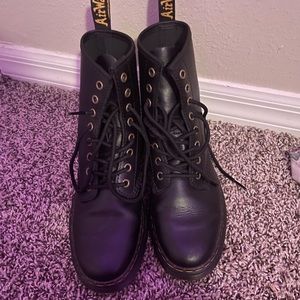 Dr martens combat boots